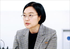 K뷰티 전진기지 찾은 한성숙 '온라인 수출 활성화 방안 마련'